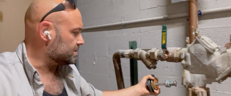 chicago plumber fixing and repairing backflow problems